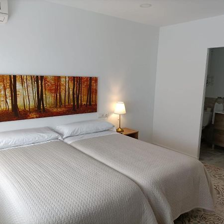 Hostal Las Encinas Villaviciosa de Odón Esterno foto