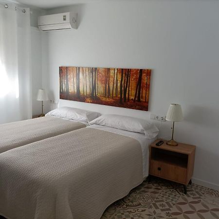 Hostal Las Encinas Villaviciosa de Odón Esterno foto