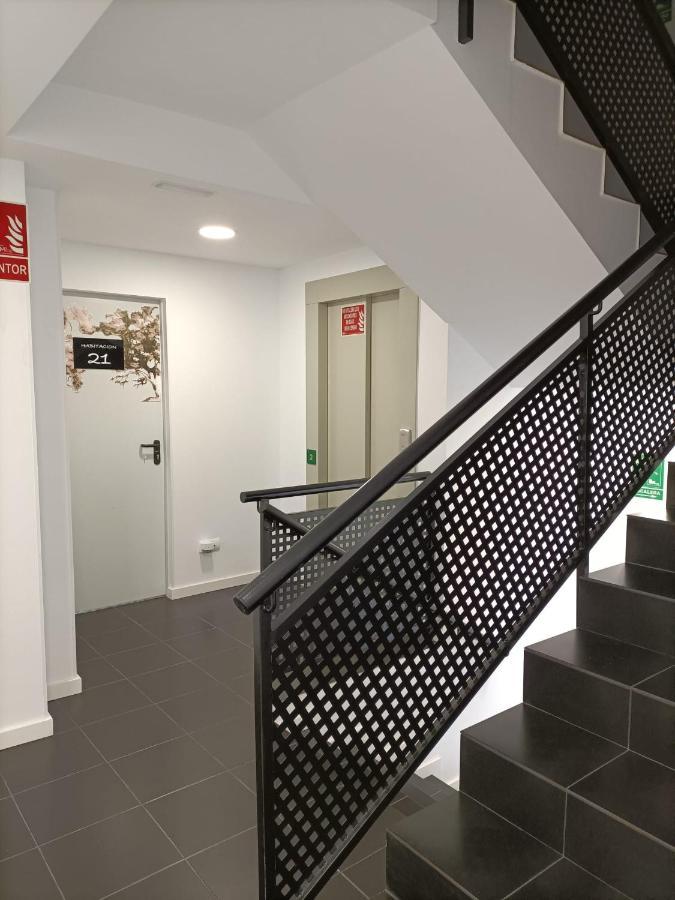 Hostal Las Encinas Villaviciosa de Odón Esterno foto