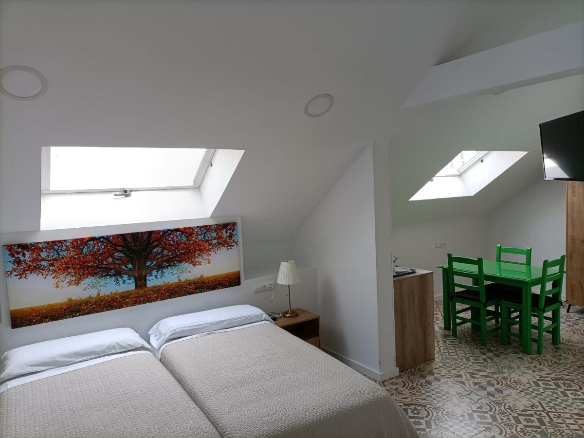Hostal Las Encinas Villaviciosa de Odón Esterno foto