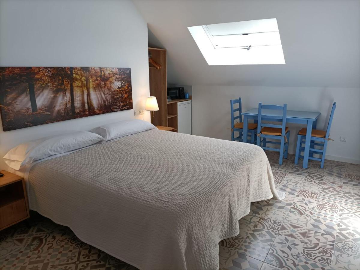 Hostal Las Encinas Villaviciosa de Odón Esterno foto