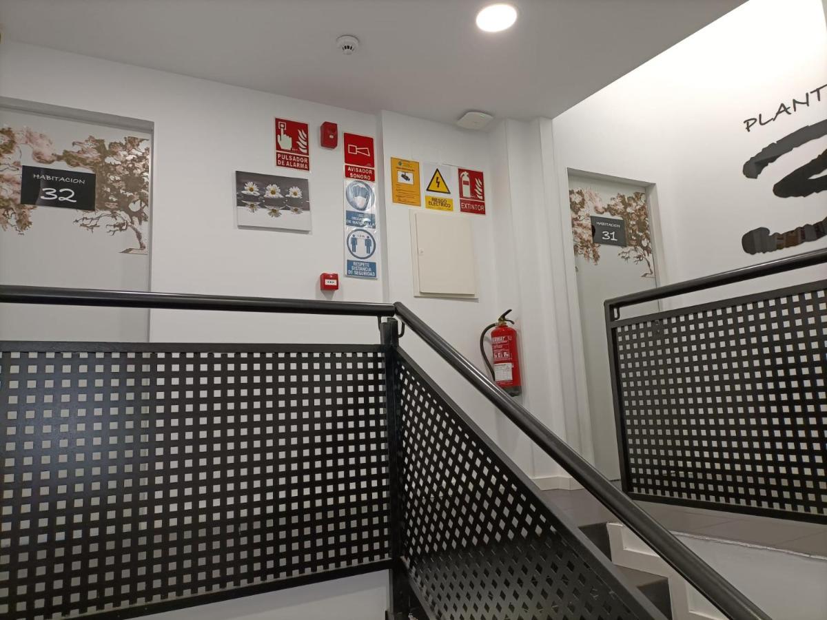 Hostal Las Encinas Villaviciosa de Odón Esterno foto