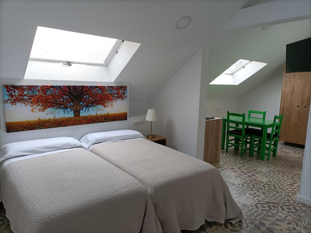 Hostal Las Encinas Villaviciosa de Odón Esterno foto