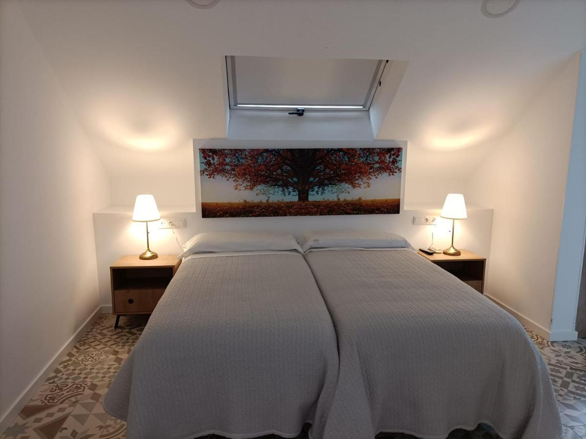 Hostal Las Encinas Villaviciosa de Odón Esterno foto