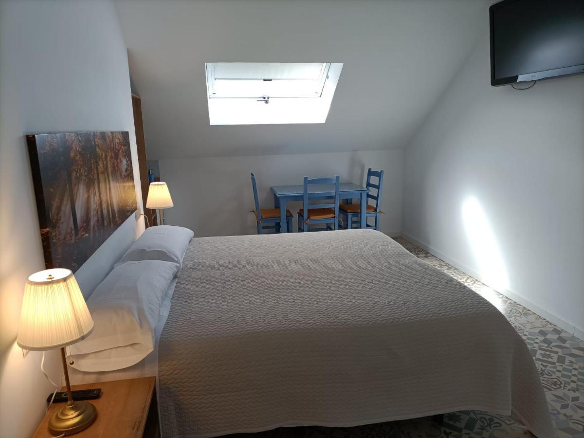 Hostal Las Encinas Villaviciosa de Odón Esterno foto