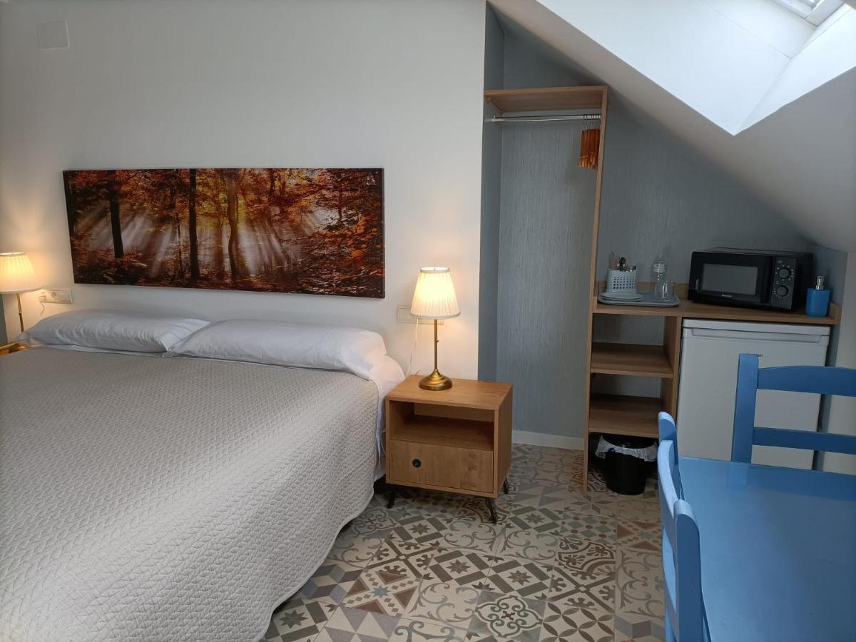 Hostal Las Encinas Villaviciosa de Odón Esterno foto