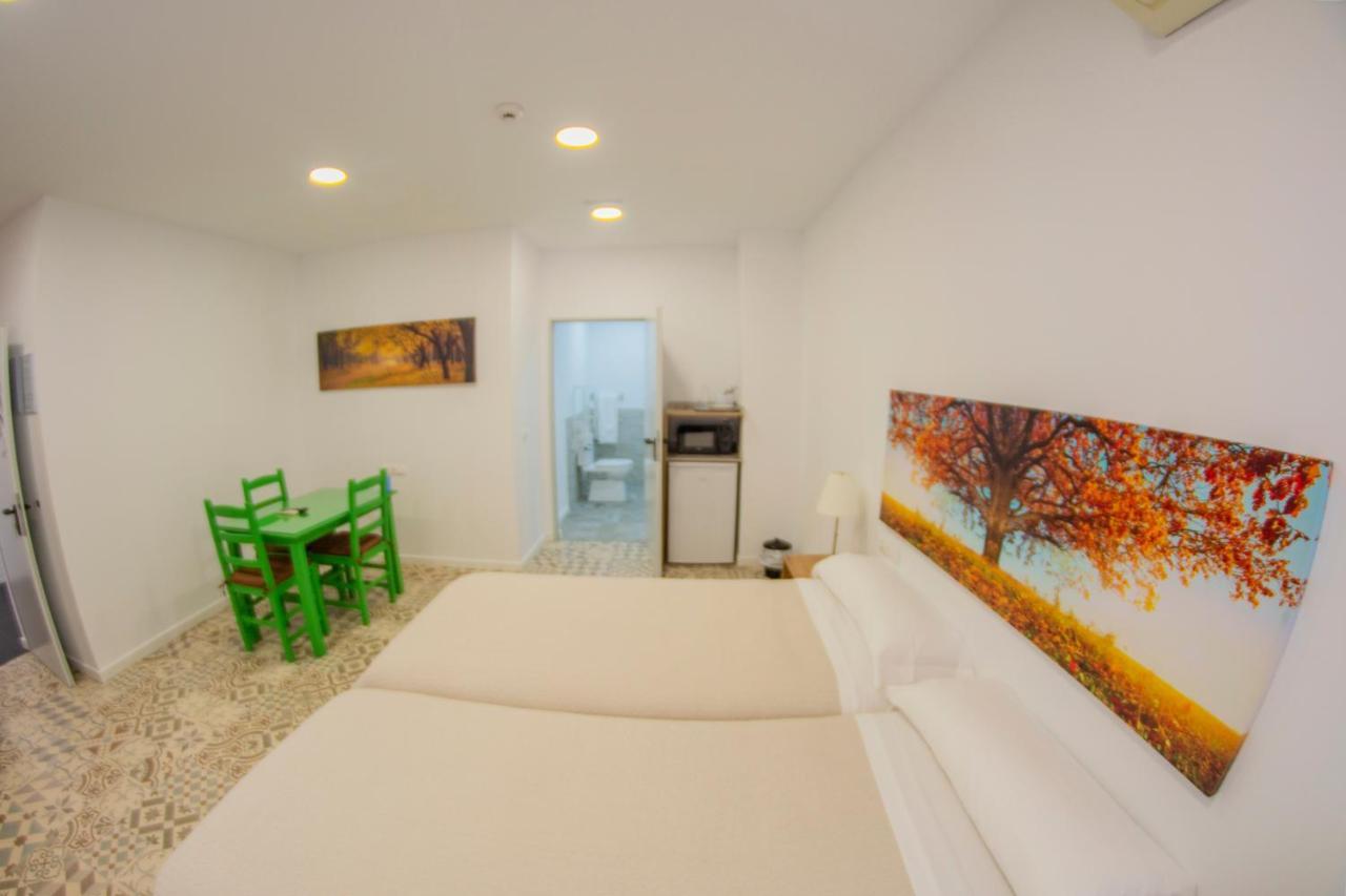 Hostal Las Encinas Villaviciosa de Odón Esterno foto