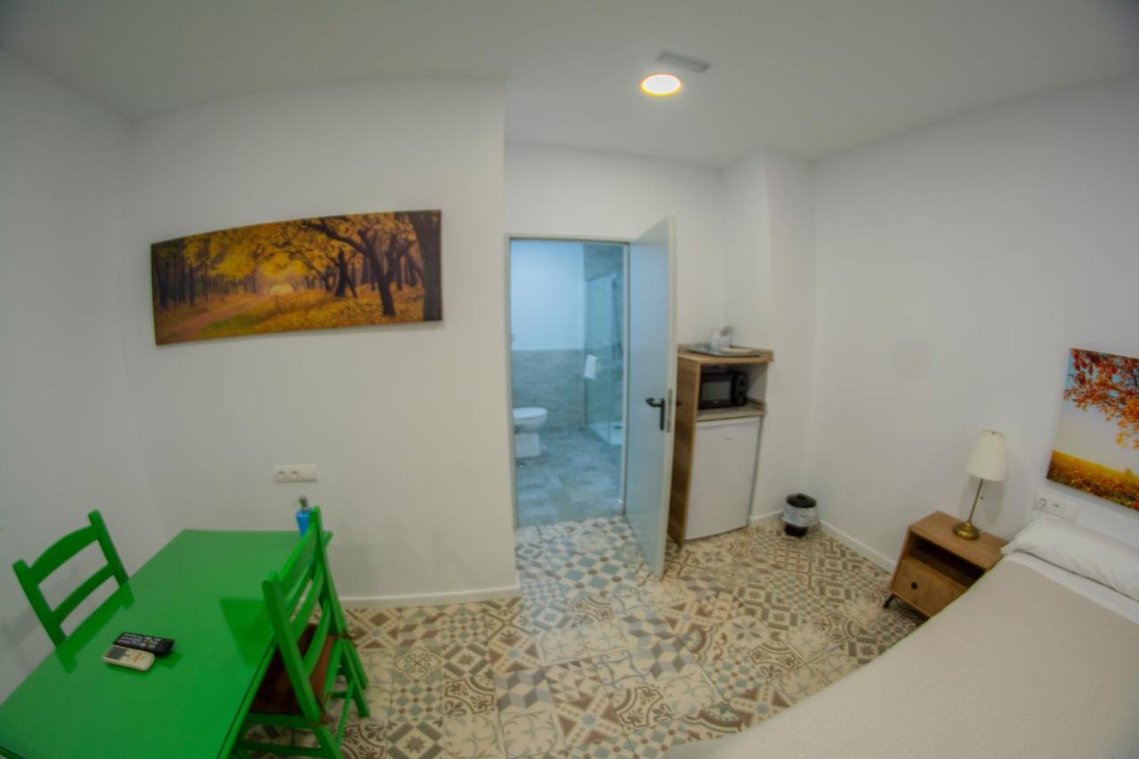 Hostal Las Encinas Villaviciosa de Odón Esterno foto