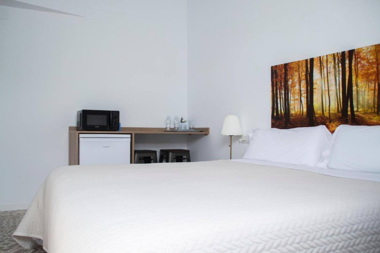 Hostal Las Encinas Villaviciosa de Odón Esterno foto