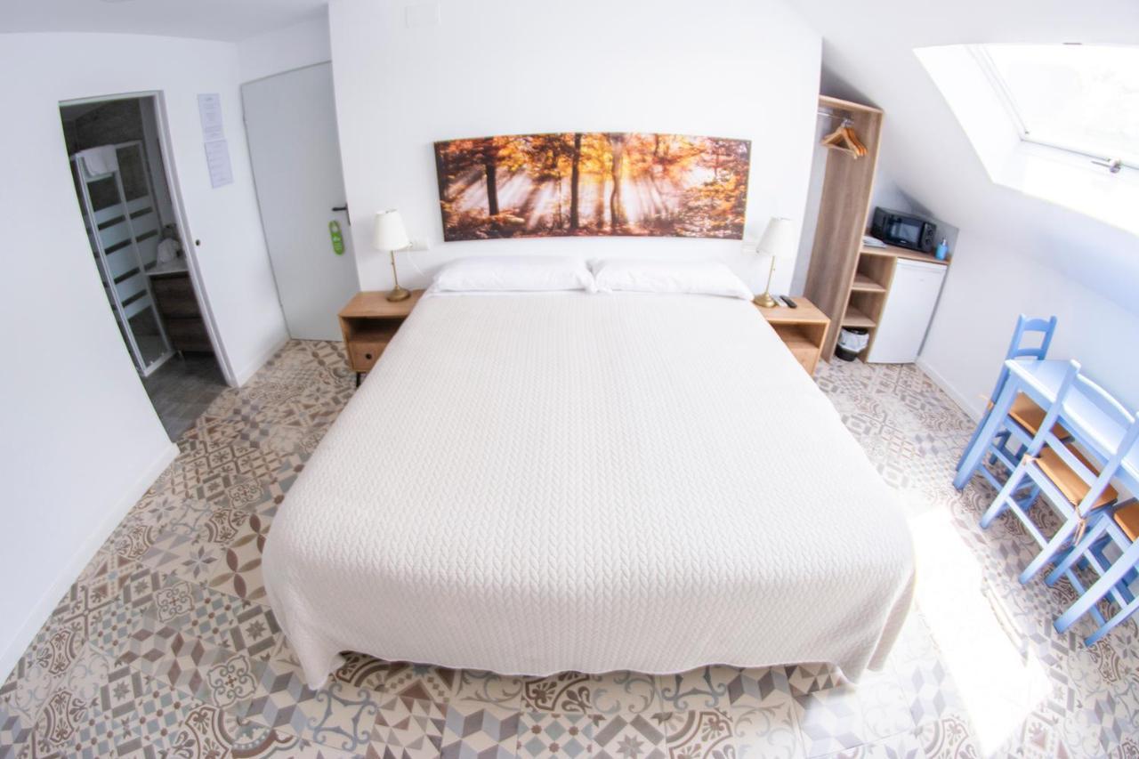 Hostal Las Encinas Villaviciosa de Odón Esterno foto