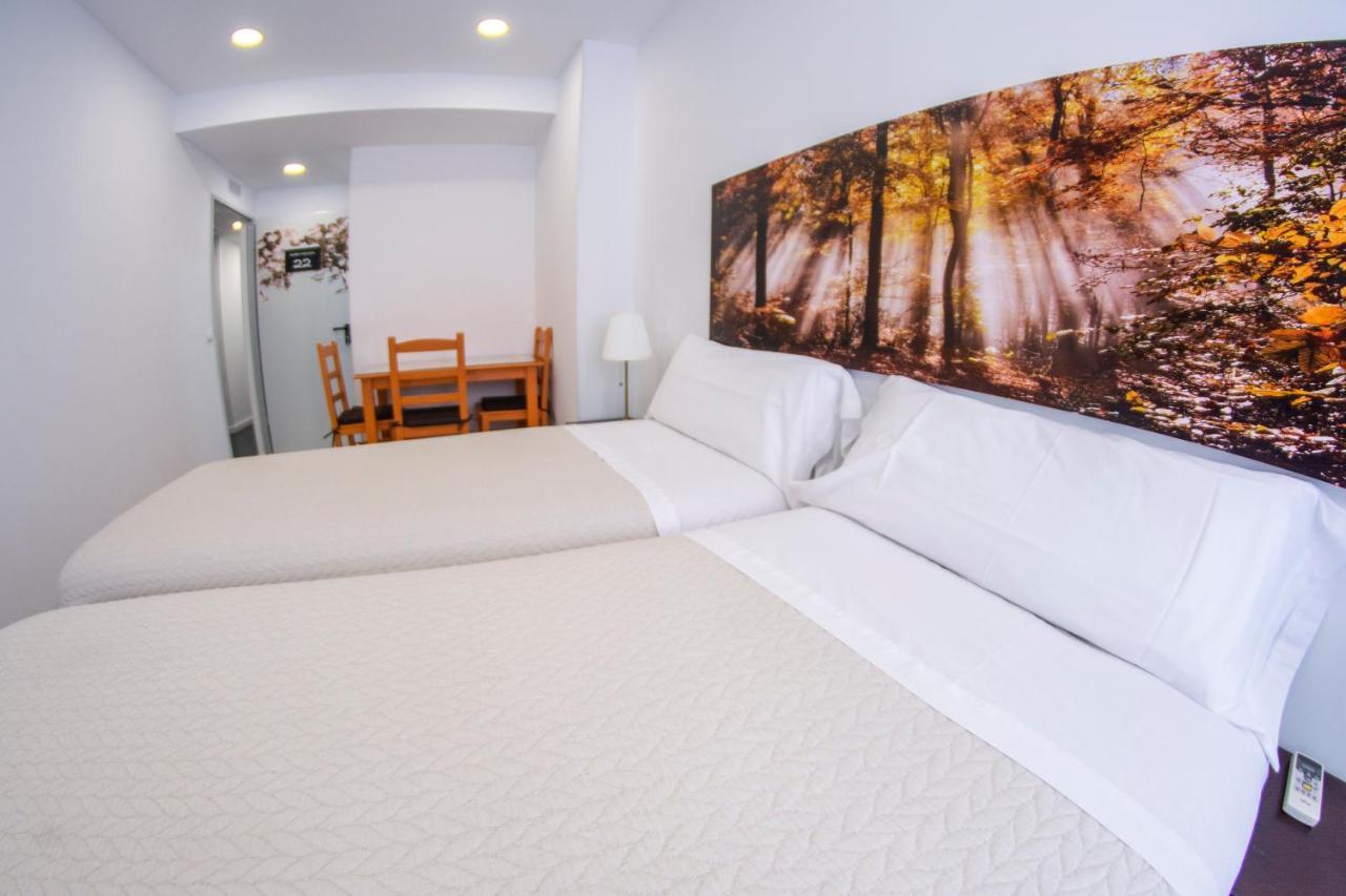 Hostal Las Encinas Villaviciosa de Odón Esterno foto