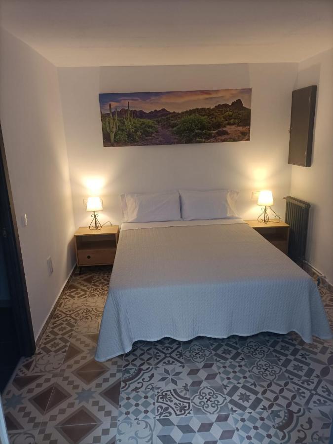 Hostal Las Encinas Villaviciosa de Odón Esterno foto