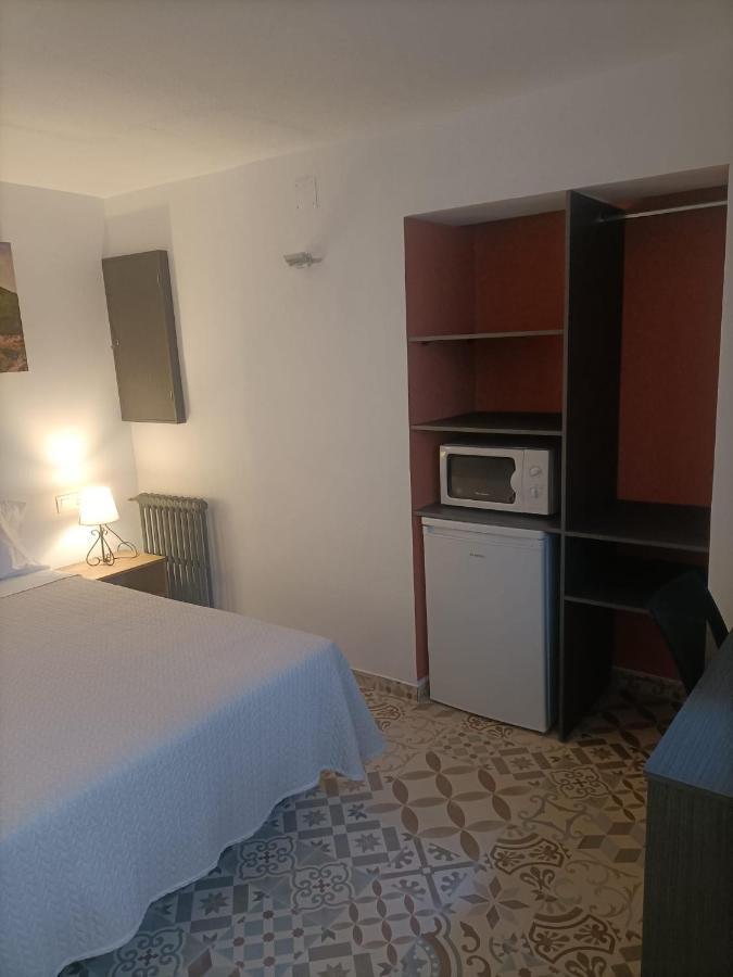 Hostal Las Encinas Villaviciosa de Odón Esterno foto
